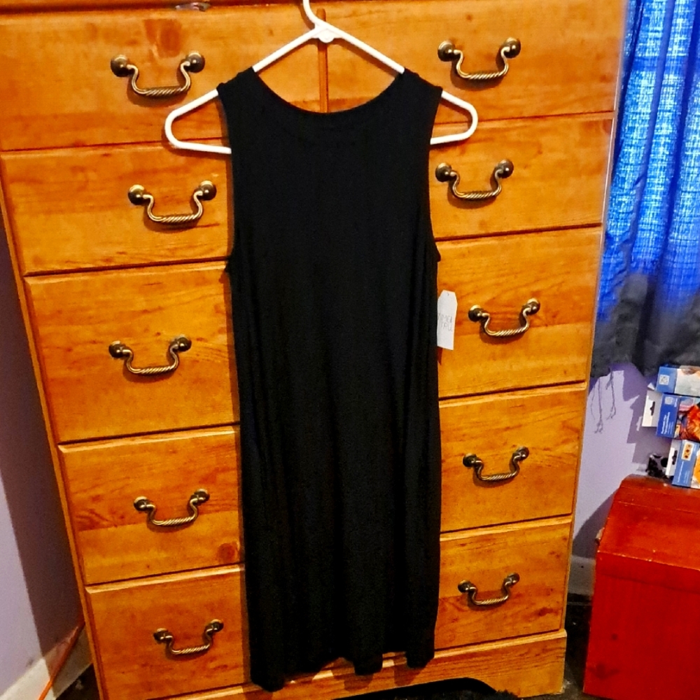 Black Sleeveless Dress